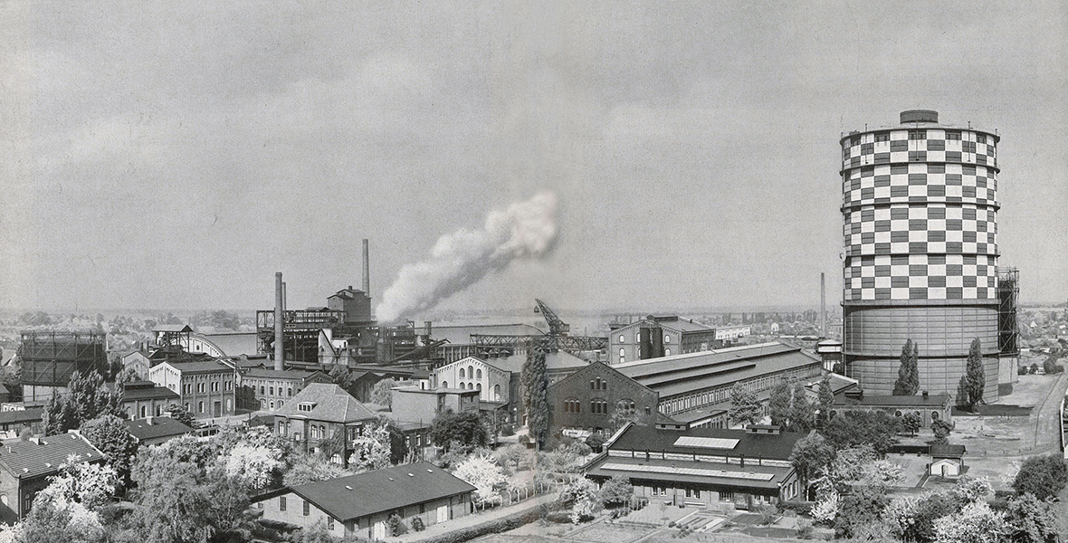 Das Gaswerk in Woltmershausen mit dem neuen Gasometer 1954